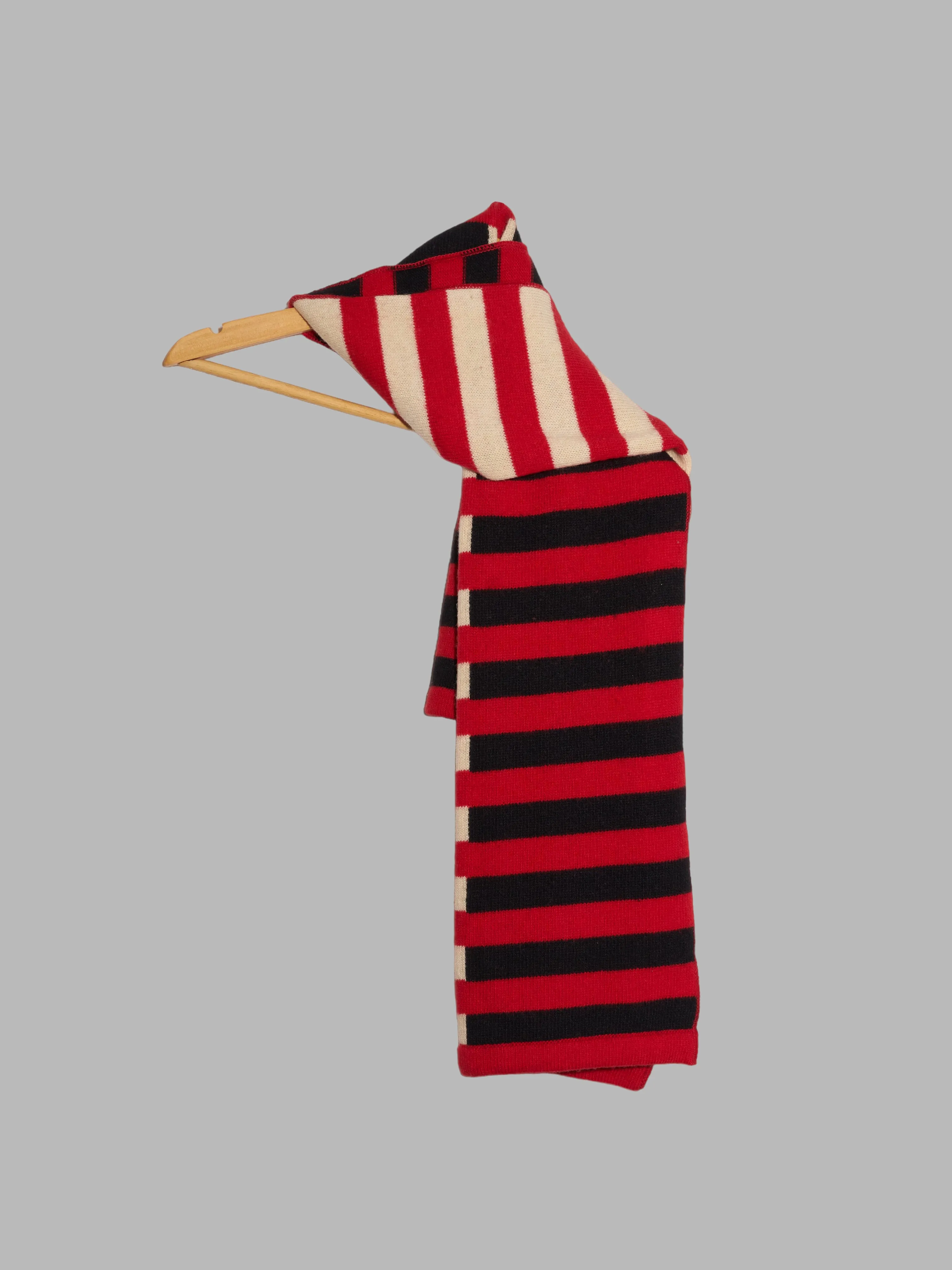 Dirk Bikkembergs 1990s - 2000s black red and beige wool knitted scarf