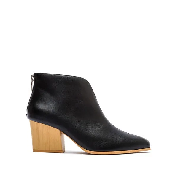 Qupid Nava Block Heel V Notch Boots